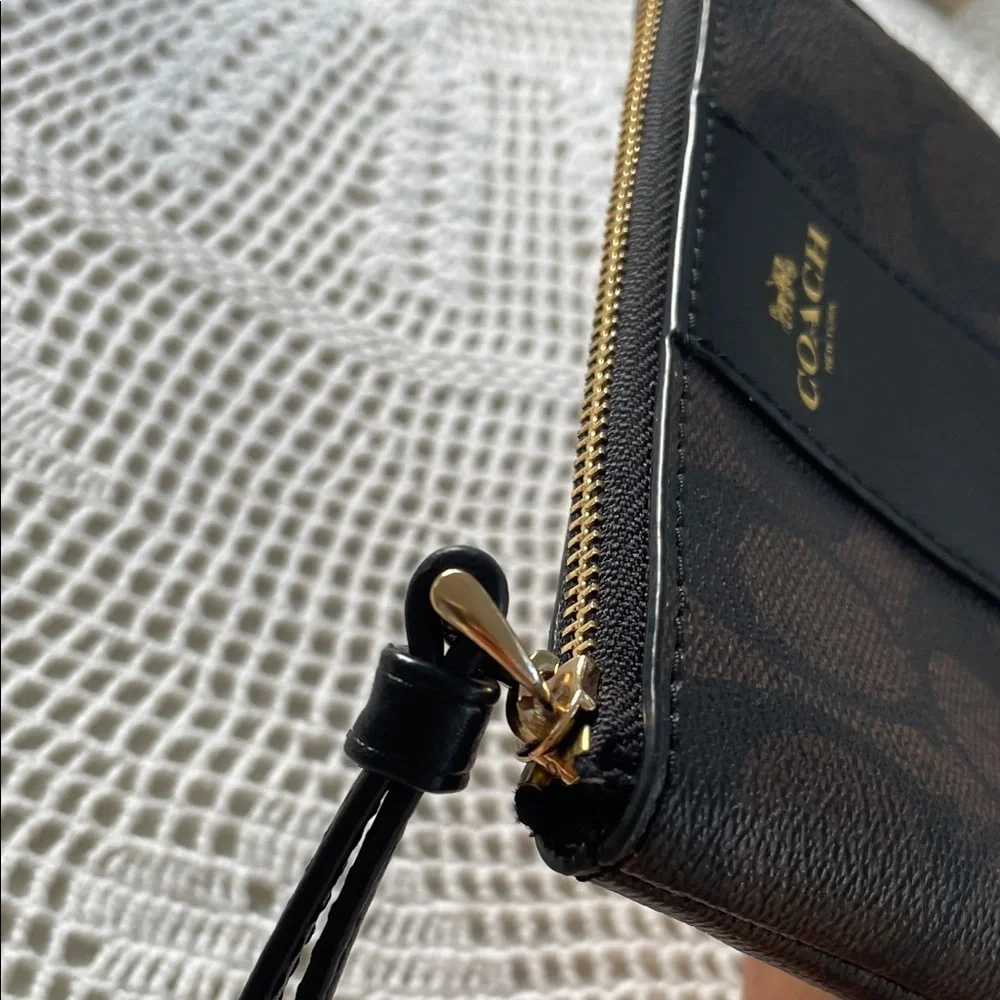 Coach Signature Black and Brown Wristlet (pre-owned, like new) - Picture 9 of 10